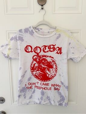 QUEEN’S OF THE STONE AGE tie dye “Don’t Care” concert tee unisex S NWOT
